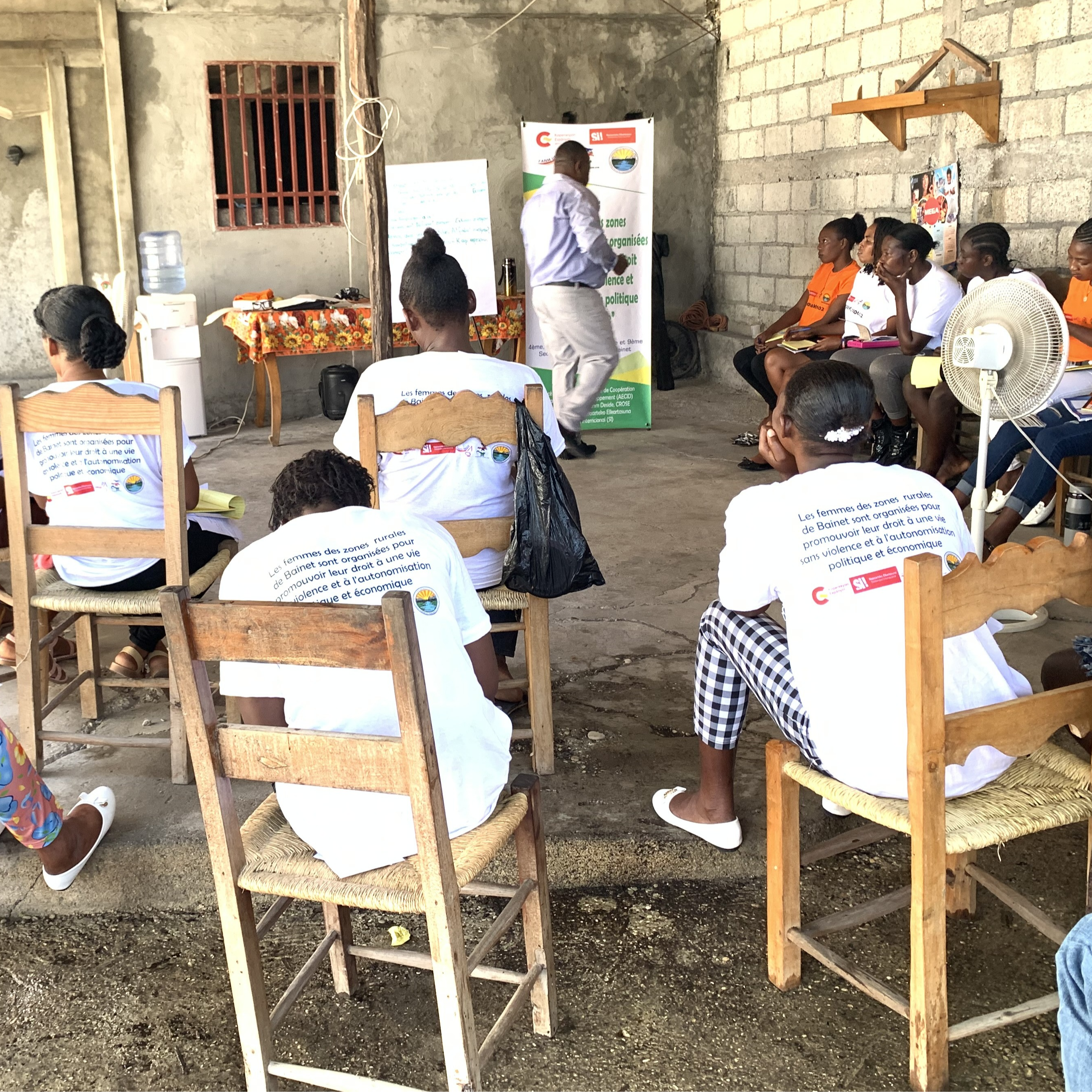 Activité d’alphabétisation dans la langue maternelle pour les femmes rurales à Bainet