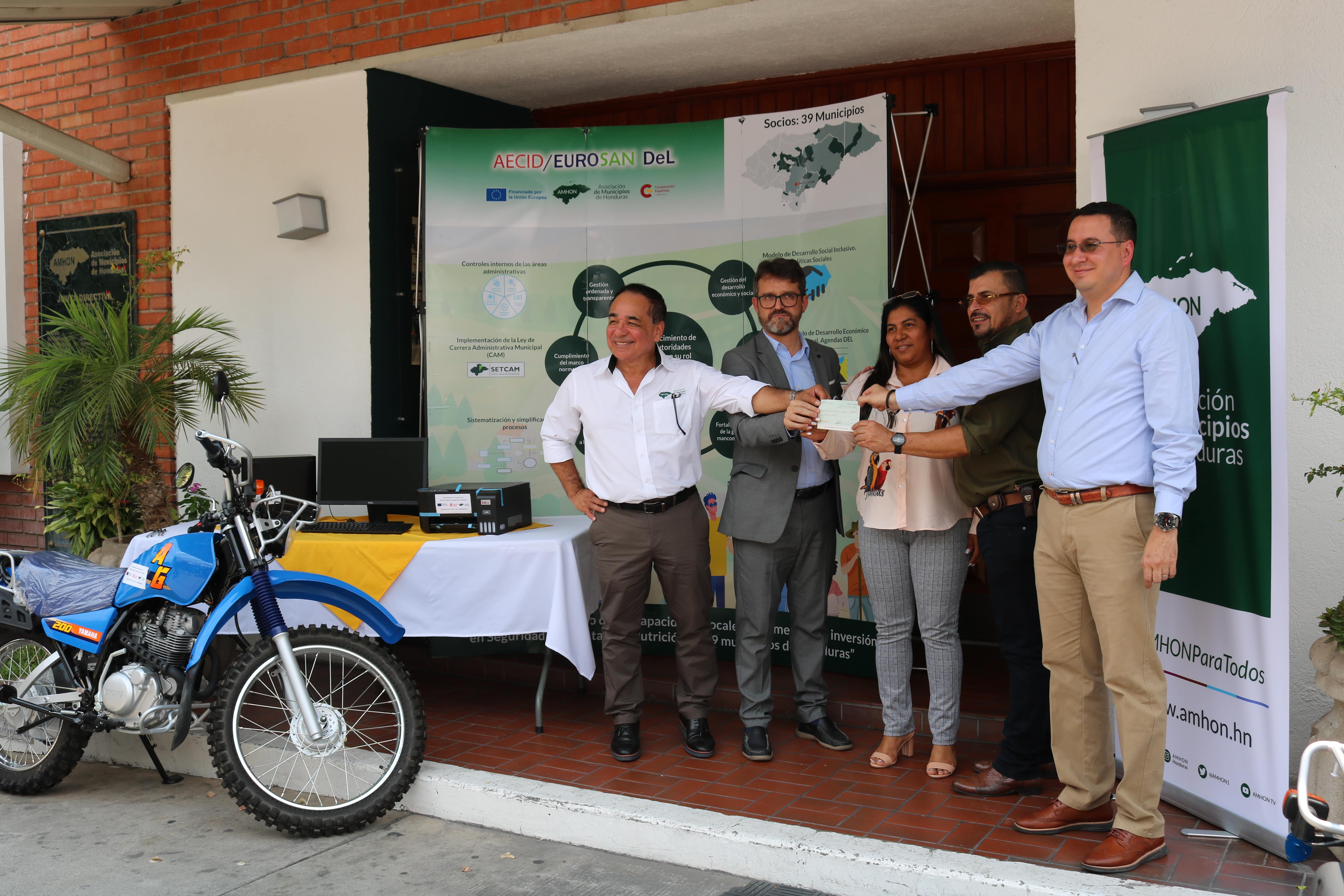 Se entrega apalancamientos financieros, equipo informático y motocicletas, para fortalecer la seguridad alimentaria y nutricional en 18 municipios 