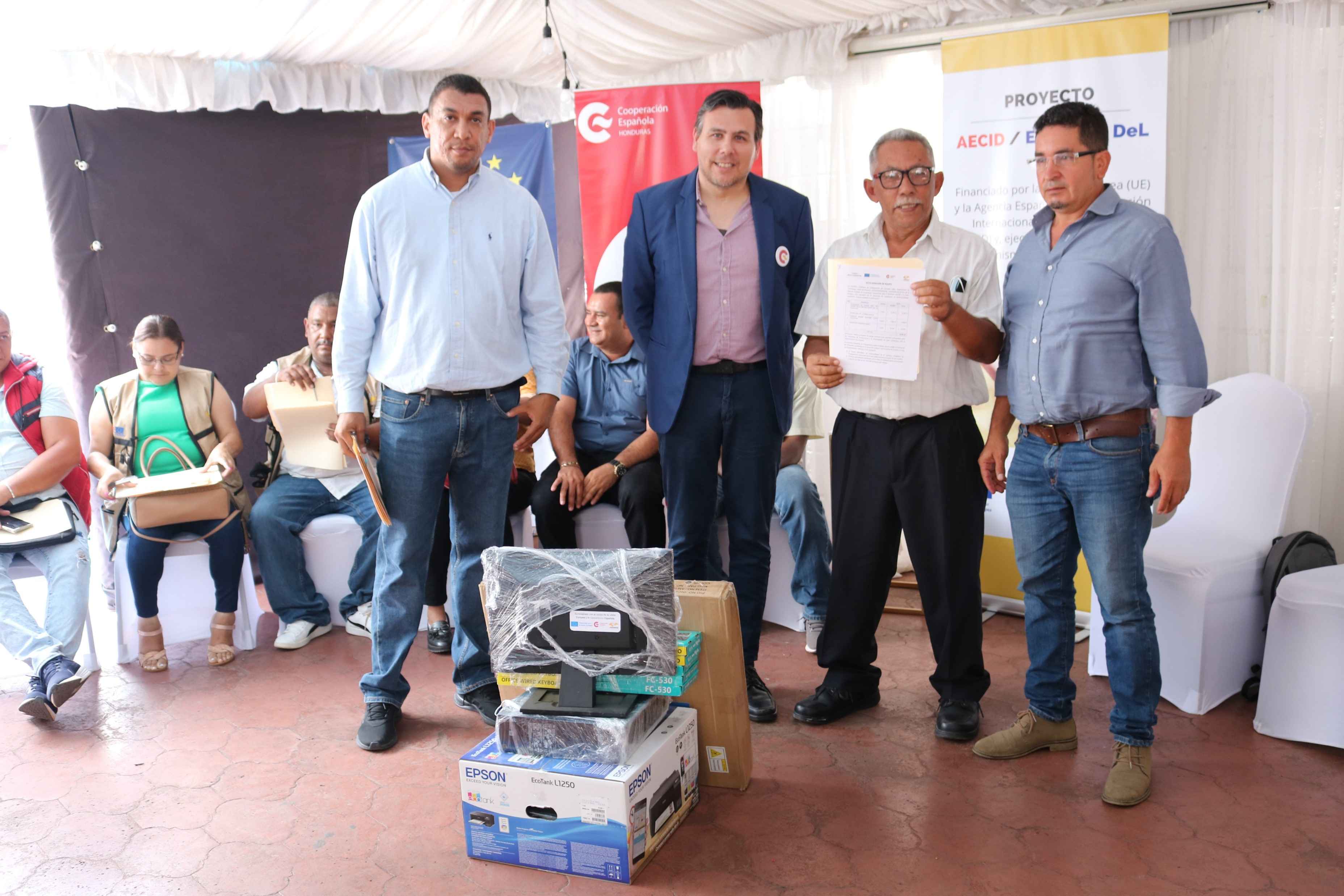 Fortalecen la transparencia y la participación ciudadana con la entrega de equipo de cómputo a las CCT de 39 municipios