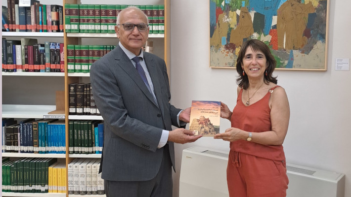 K. Abdulkarim y L. Mora, responsable de la Biblioteca Islámica (AECID)