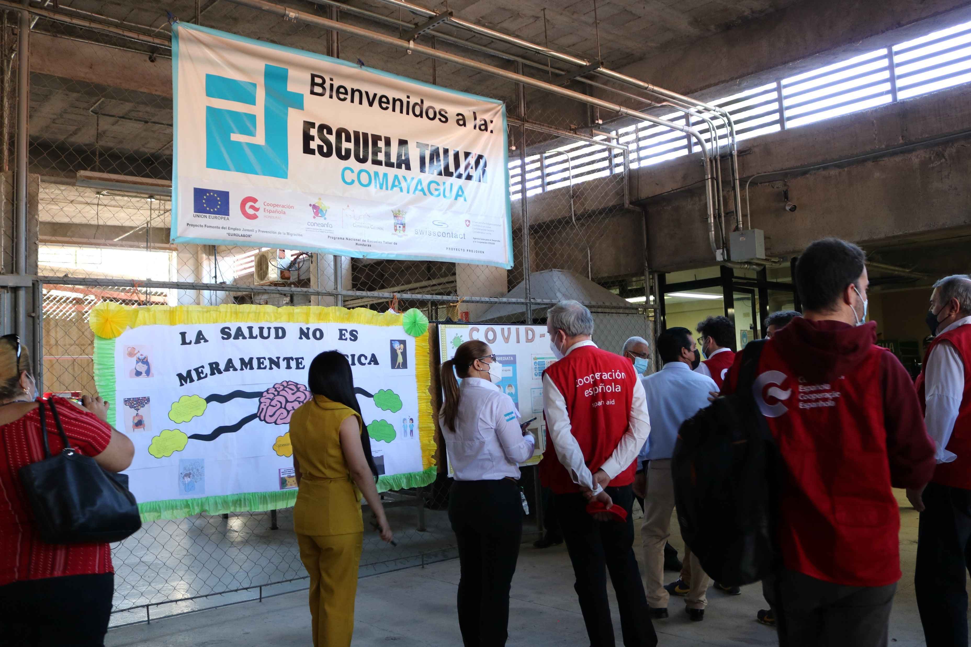Embajador de España, Antón Leis y demás autoridades de la AECID en la visita a la Escuela Taller de Comayagua.