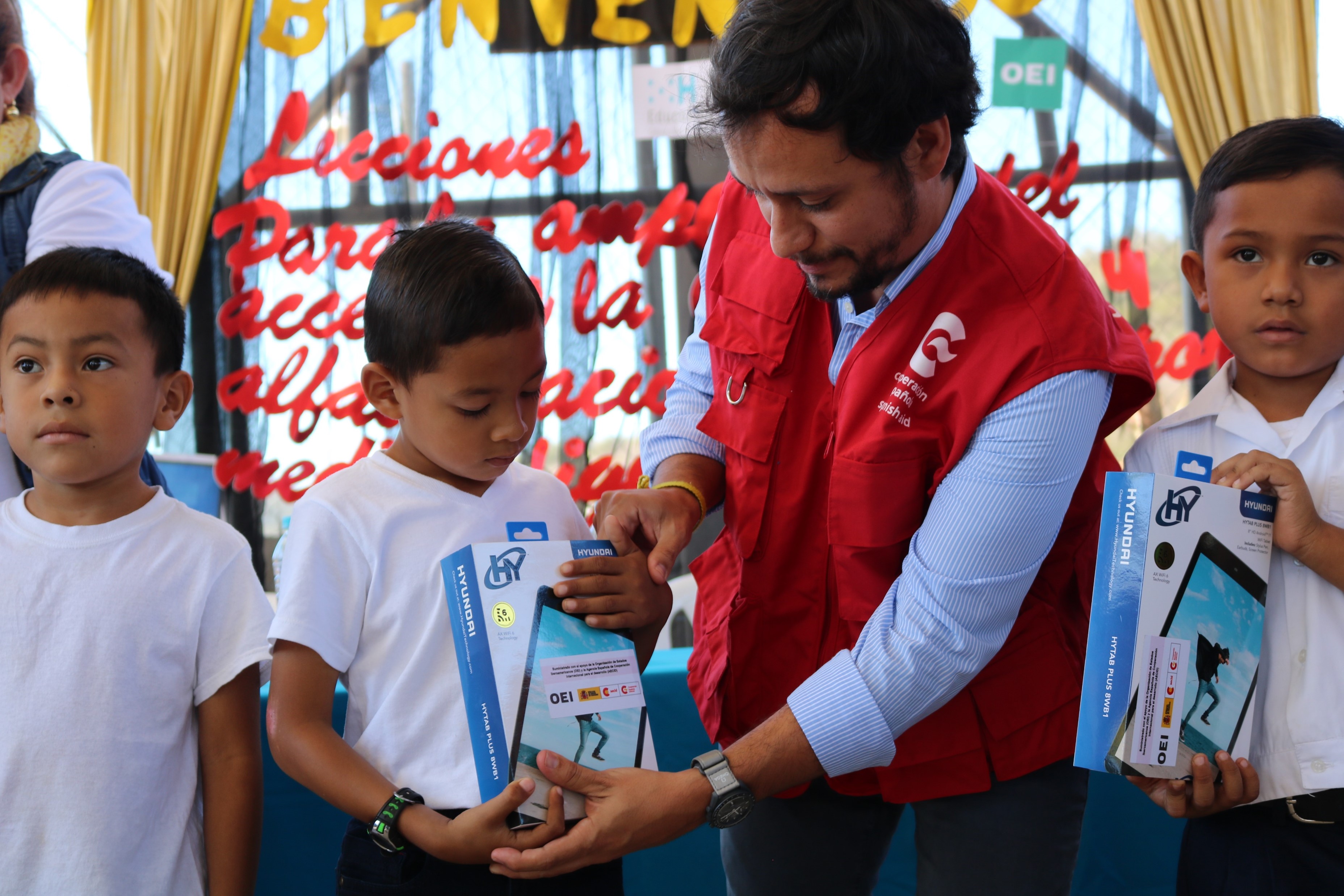 España junto a la OEI apuestan por la tecnología para impulsar la educación en Honduras 