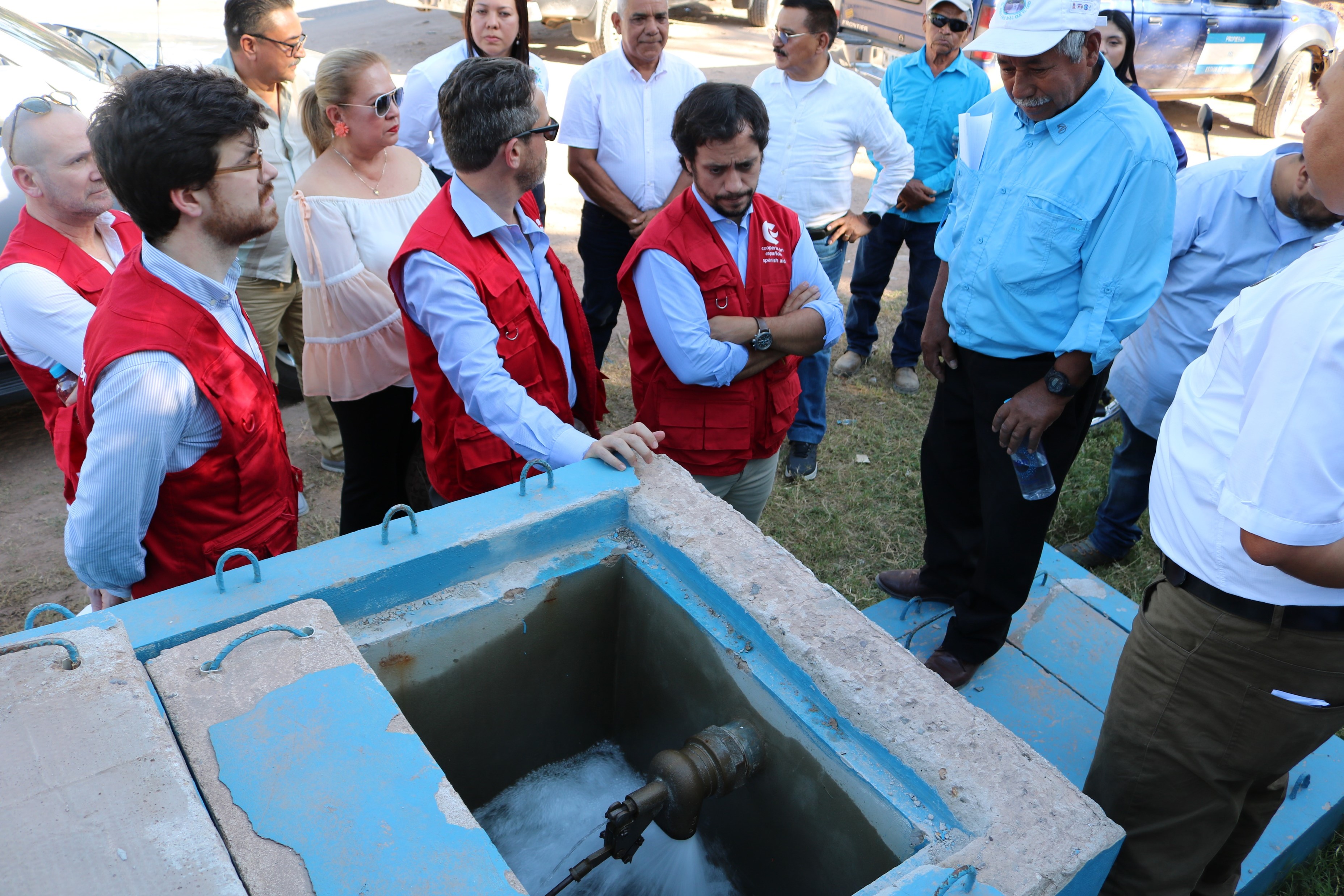 Con apoyo de España inauguran redes de distribución de agua potable en Ajuterique y Lejamaní