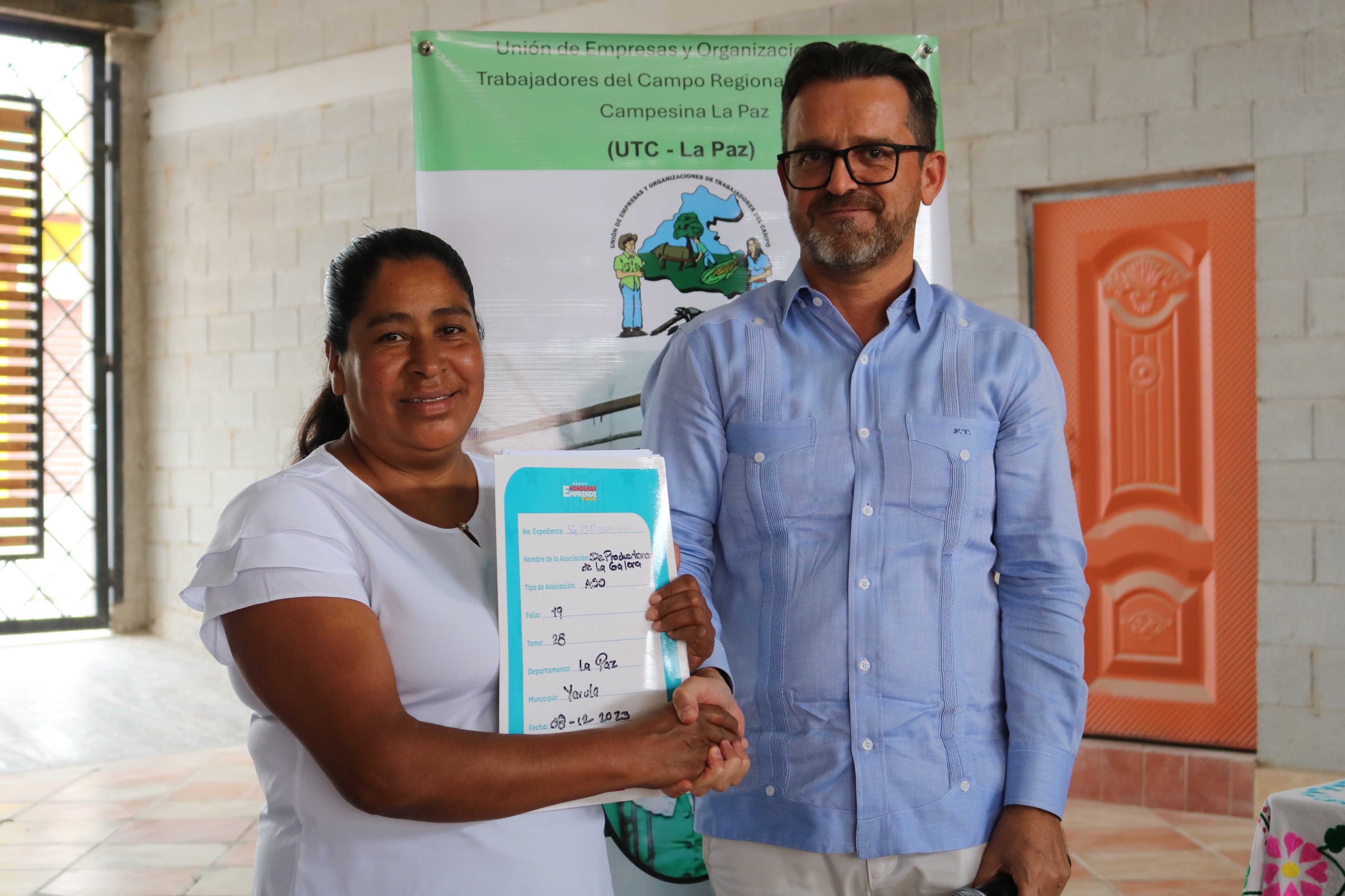 COOPERACIÓN ESPAÑOLA ACOMPAÑA LA ENTREGA DE PERSONERÍA JURÍDICA A 10 GRUPOS ORGANIZADOS DE LA PAZ