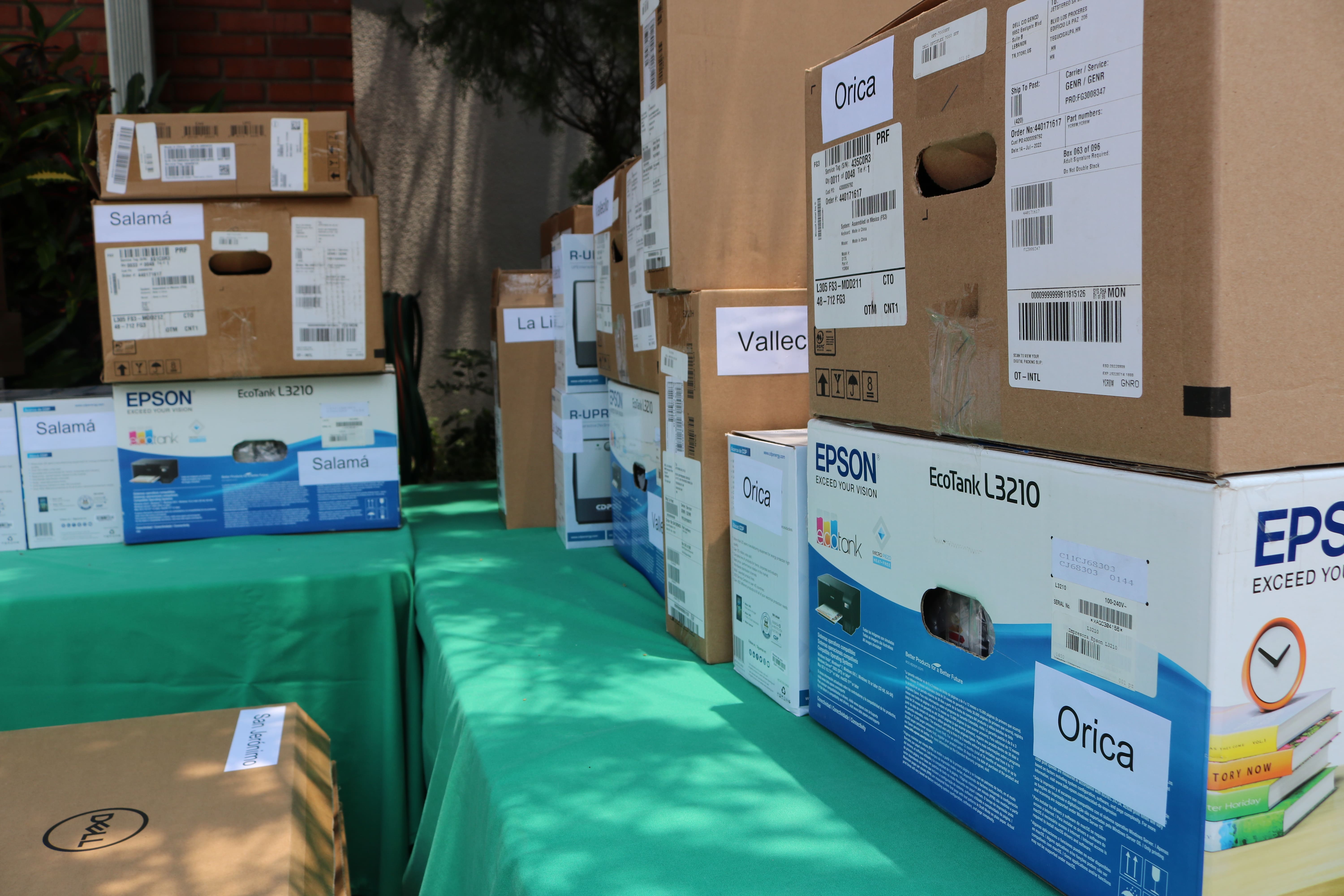 Se entrega apalancamientos financieros, equipo informático y motocicletas, para fortalecer la seguridad alimentaria y nutricional en 18 municipios