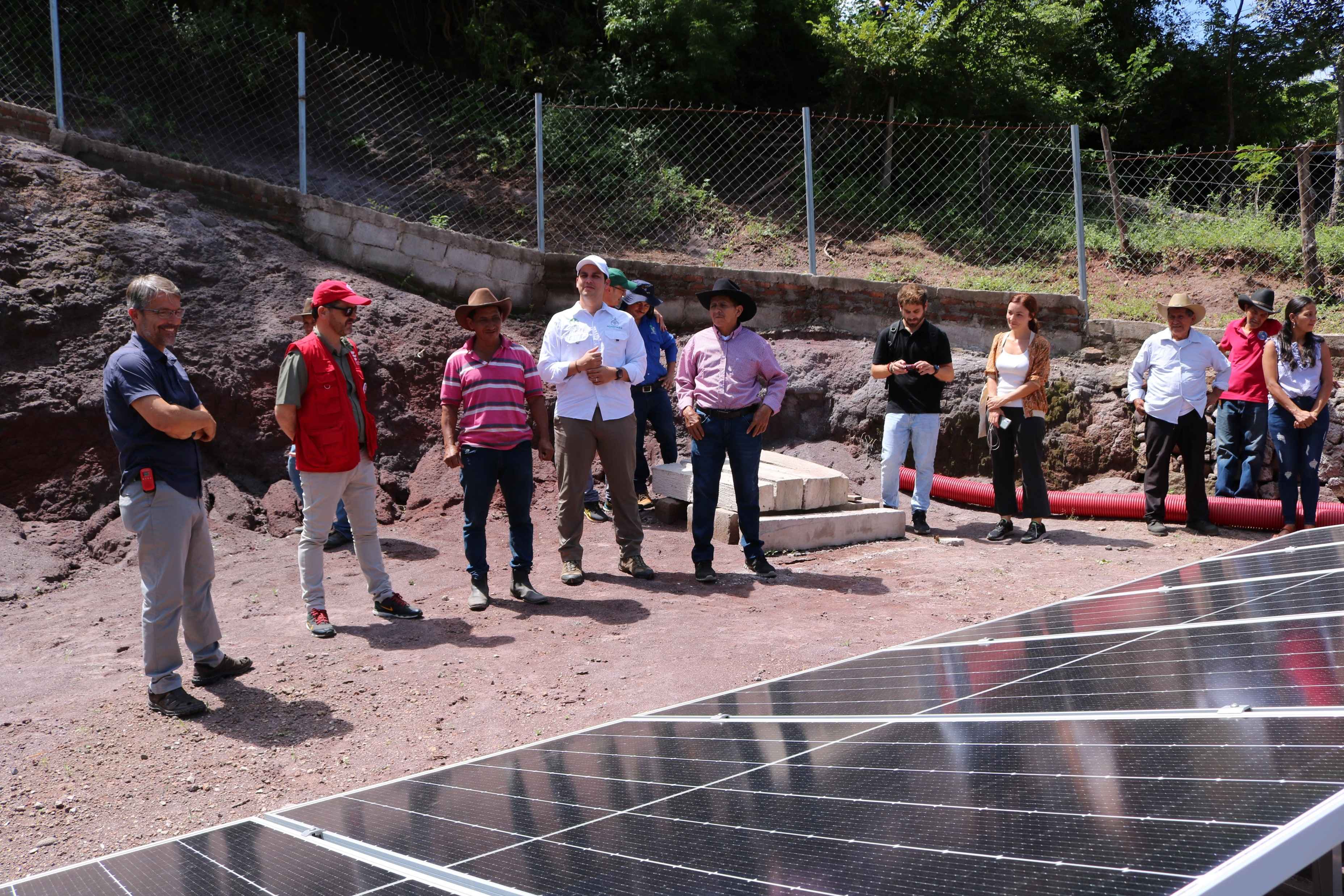 El Santuario en Choluteca iluminado por primera vez gracias a un innovador proyecto de energía limpia