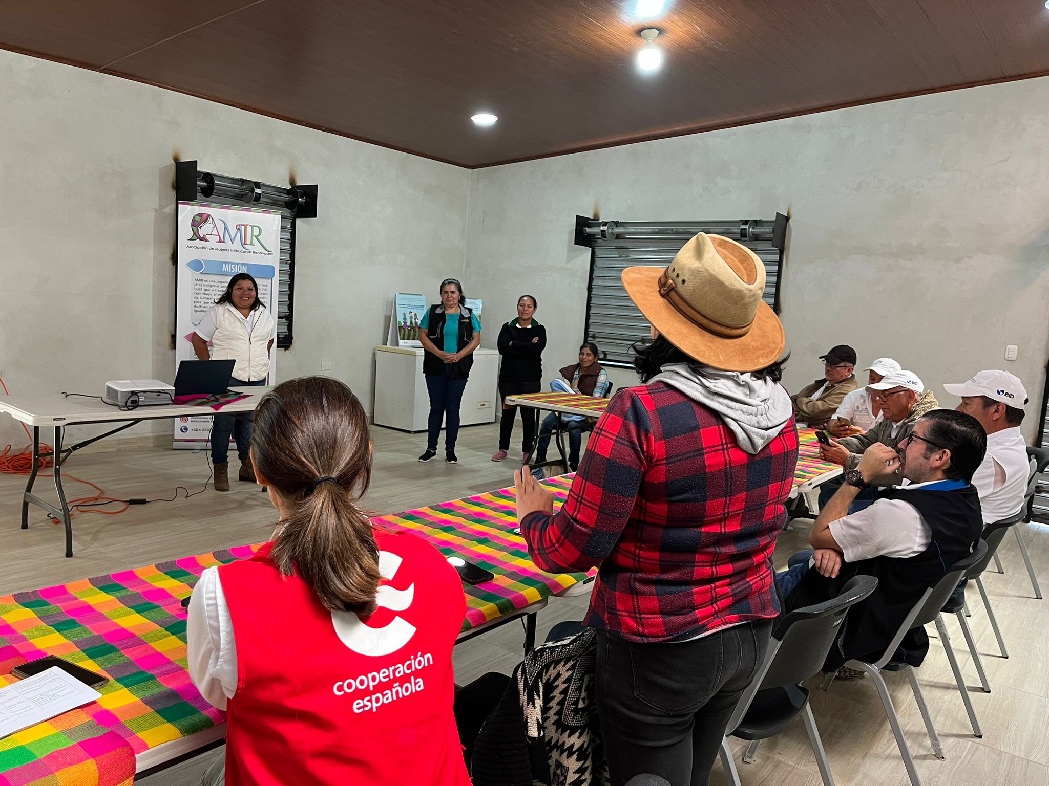 Cooperación internacional brinda apoyo a mujeres rurales y grupos de productores