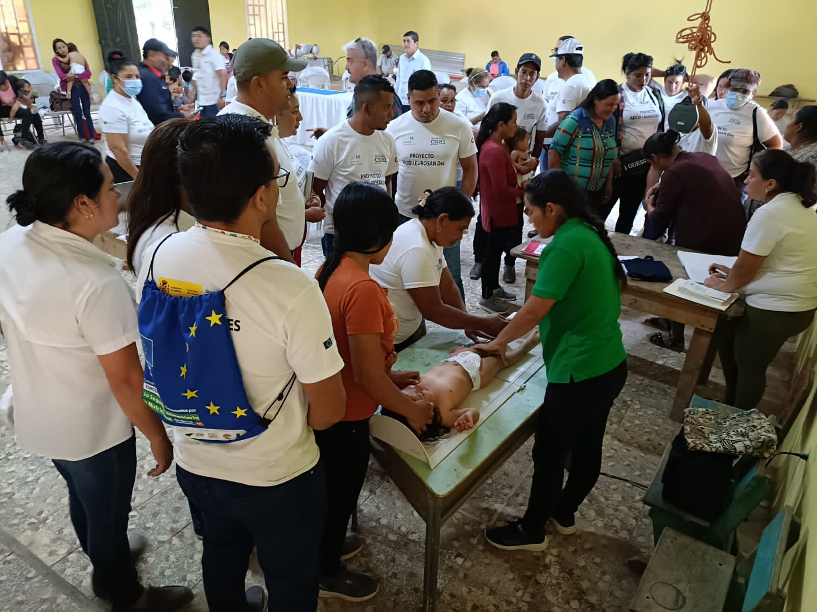 Intercambio de experiencias fortalece estrategia de Atención Integral a la Niñez entre el personal de salud y monitoras voluntarias de Olancho